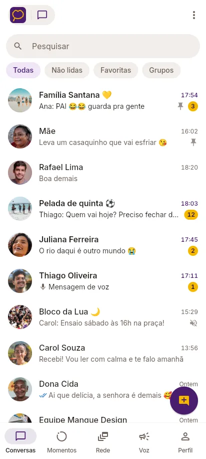 Lista de conversas: Família Santana, Mãe, Pelada de quinta e outras, com contadores de mensagens novas.